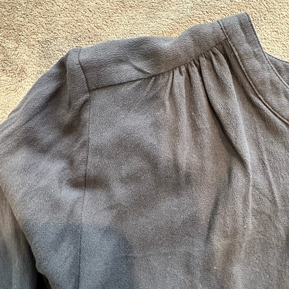 Banana Republic long sleeve blouse navy XS buttons pleats - Picture 3 of 6